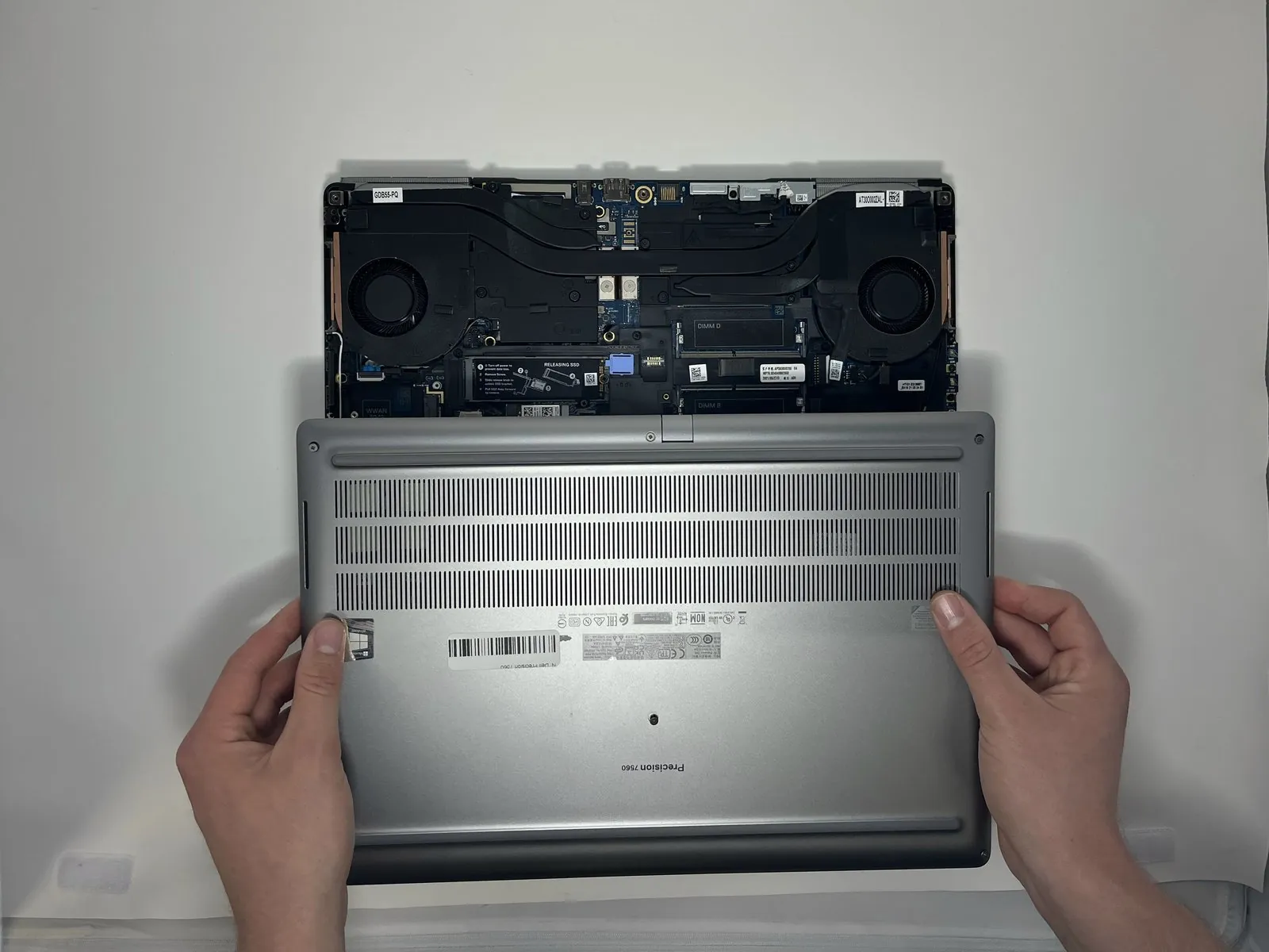 Rozbudowa Precision 7560 jest bardzo łatwa